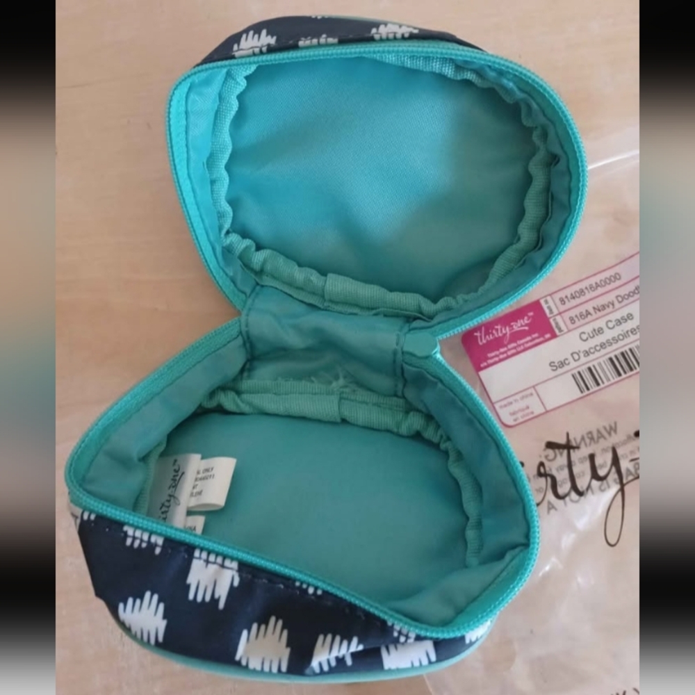 Thirty-One Cute Case - Picture 3 of 3